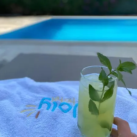 Enjoy לינה וארוחת בוקר 2*